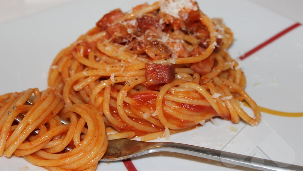 Spaghetti (spageti) në mënyrë Amatriçane (all'Amatriciana)
