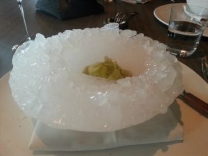 Pjata e perbere nga akulli me kallamare  dhe finoke 