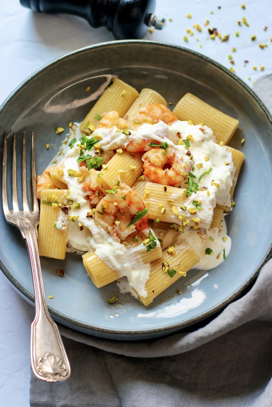 Rigatoni me karkaleca, stracciatella dhe fistik